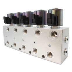 Vista lateral de la válvula multiplicadora hidráulica de 5 circuitos